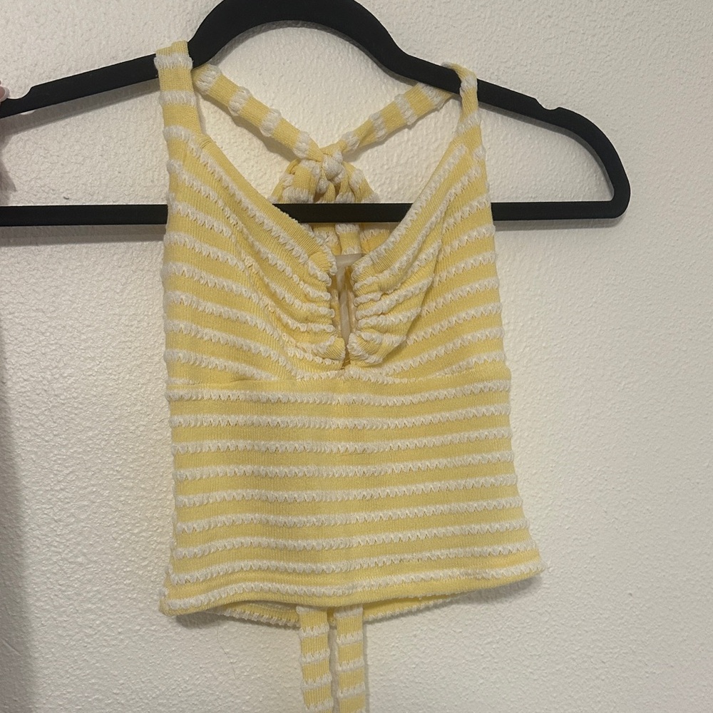 Butter yellow top